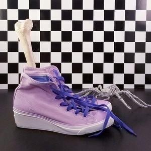 🍾🕸SOLD🕸Lavender Heeled Converse